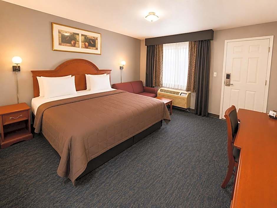 Ozark Inn & Suites
