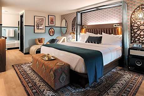 UNCOMMONER HOTEL by Reverie Boutique Collection