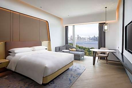 Premier Riverside King Room