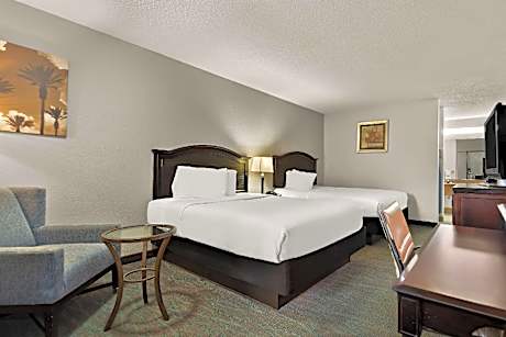 2 Queen Beds Nonsmoking