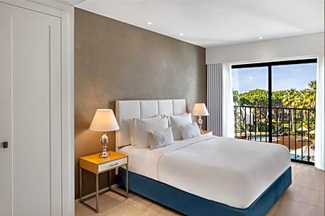 One-Bedroom Garden Suite Garden Access