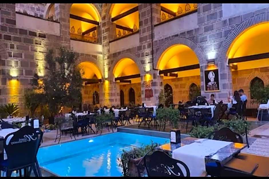 Cesme Kanuni Kervansaray Historical Hotel