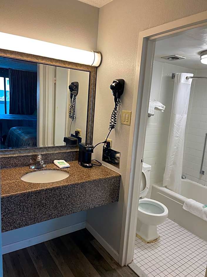 Wilkes-Barre Inn & Suites