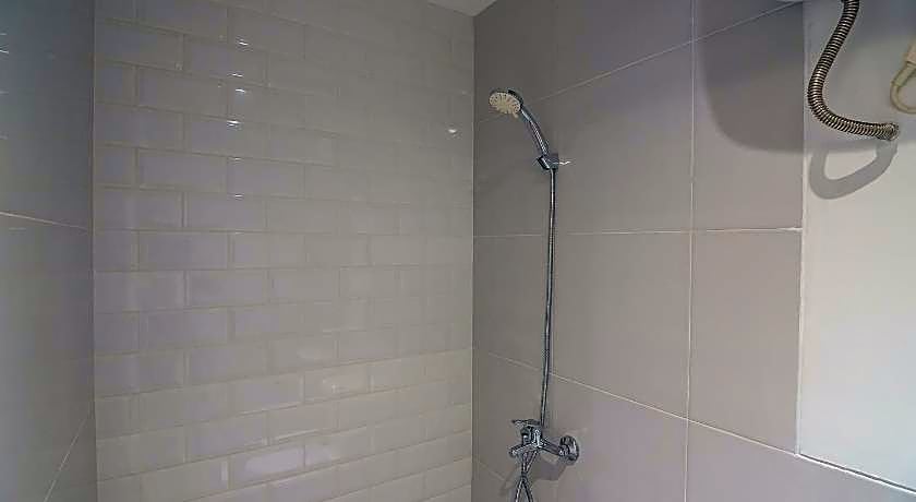 RedDoorz near Taman Rejomulyo