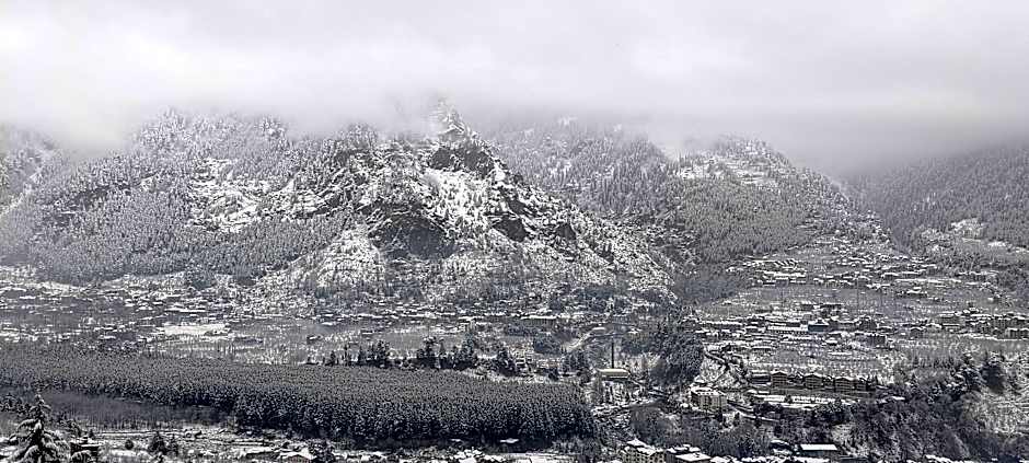 The Whitestone Inn & Suites ( A Centrally Heated Mountain & Valley View )