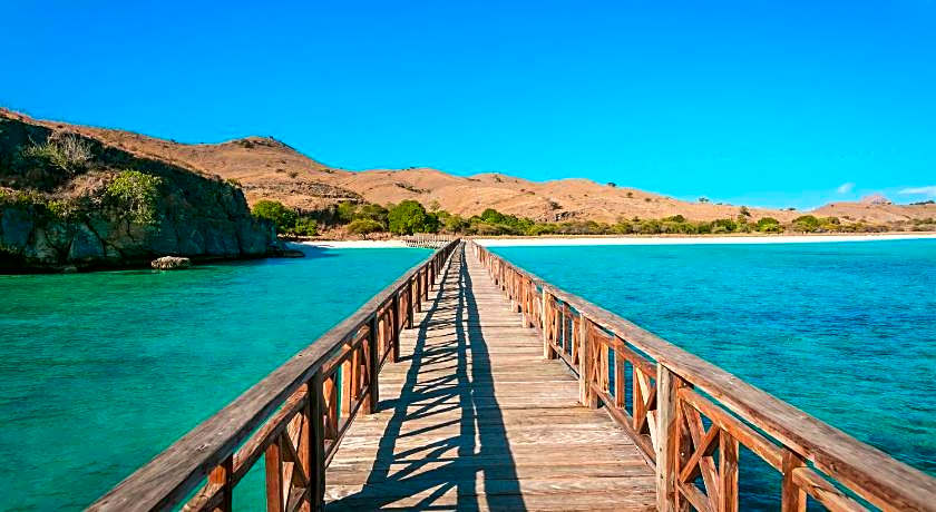 AYANA Komodo Waecicu Beach