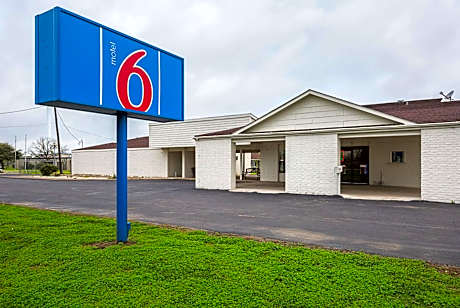 Motel 6-Madisonville, TX