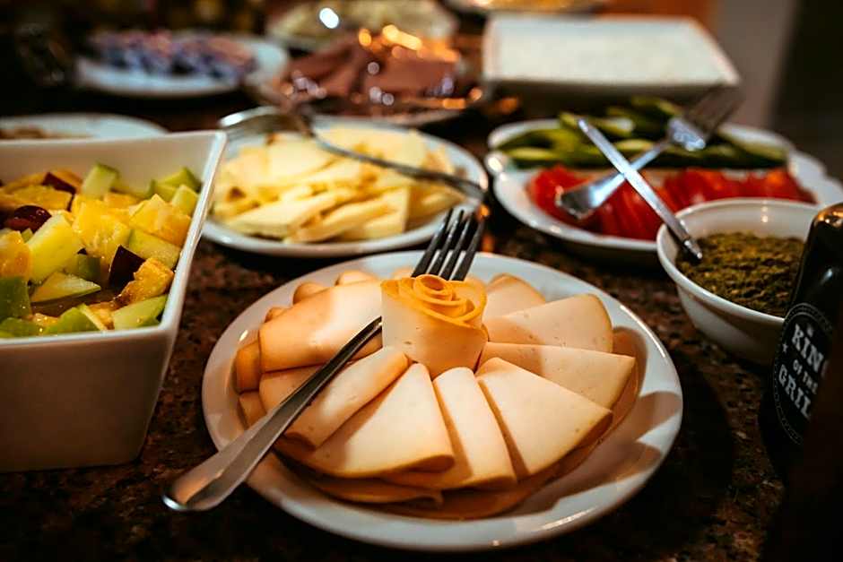 Over Mountains Hotel