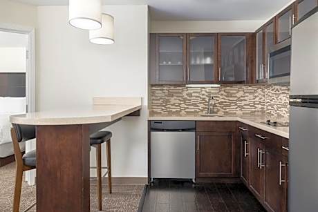 Hearing Accessible King Suite - Non-Smoking