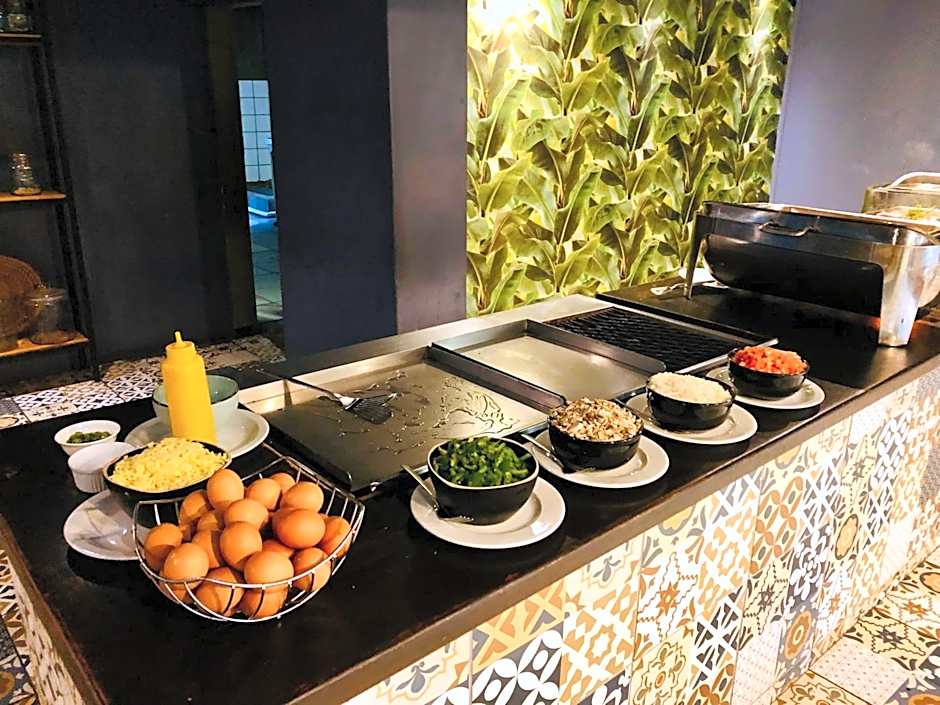 Shangri-La Country Hotel & Spa