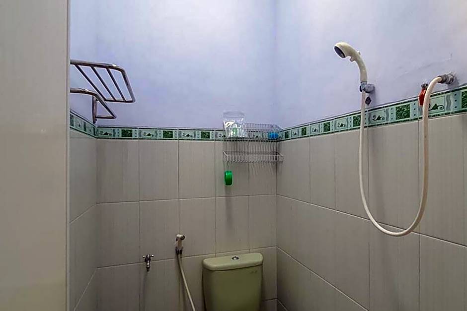 Angrumba Family Homestay near RSUD Caruban Mitra RedDoorz