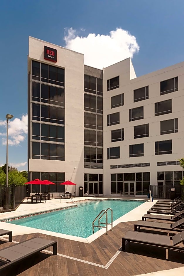 Radisson RED Miami Airport