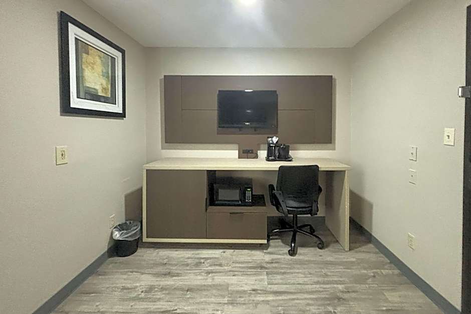 Quality Inn & Suites at Airport Blvd I-65