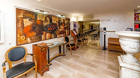 HOTEL CENTER 2