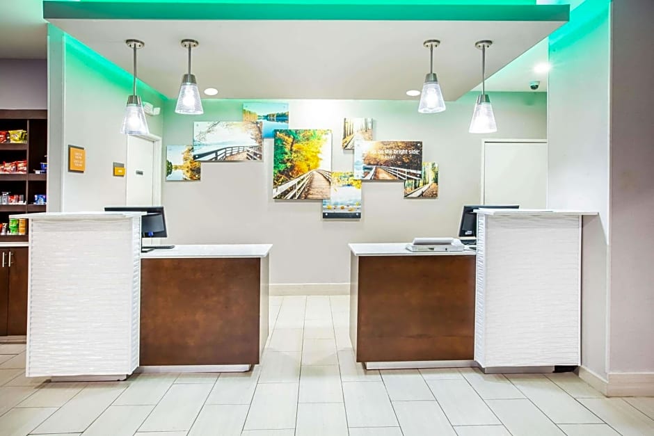 La Quinta Inn and Suites by Wyndham Elkhart