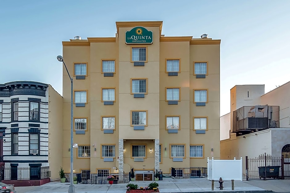 La Quinta Inn & Suites by Wyndham Brooklyn East