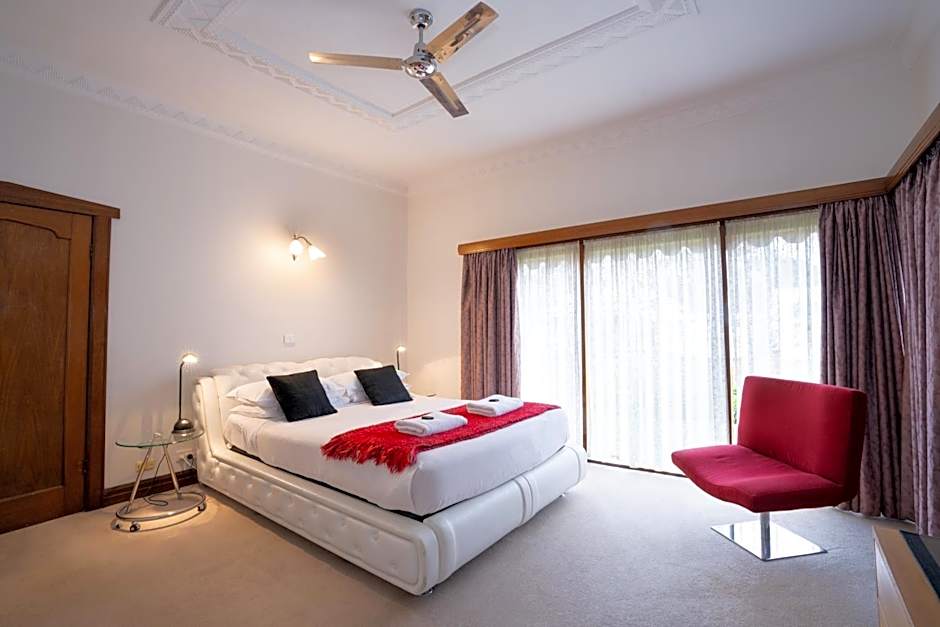 Sovereign Park Motor Inn