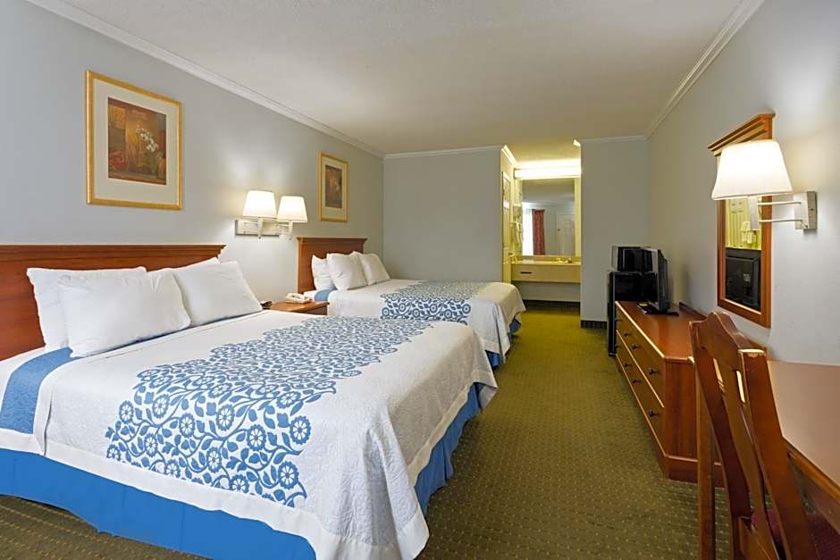 Days Inn by Wyndham Clinton