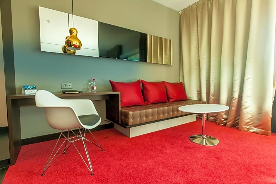 Airport Hotel Basel - Convenient & Friendly