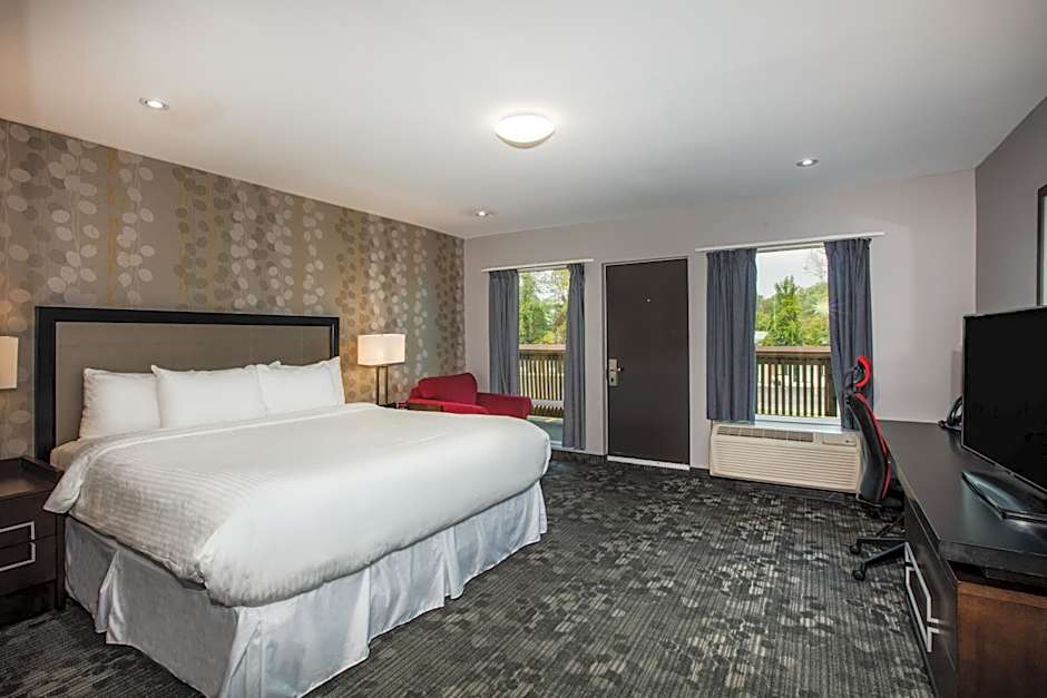 Ramada by Wyndham Jacksons Point