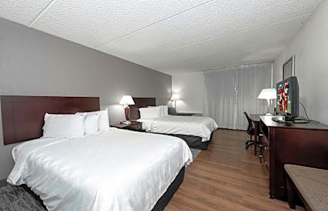 ADA Deluxe 2 Full Beds with Roll-In Shower Non-Smoking