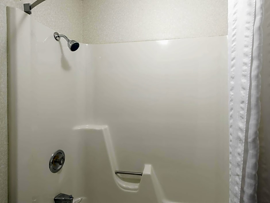 Super 8 by Wyndham White River Junction