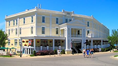 Stafford's Perry Hotel