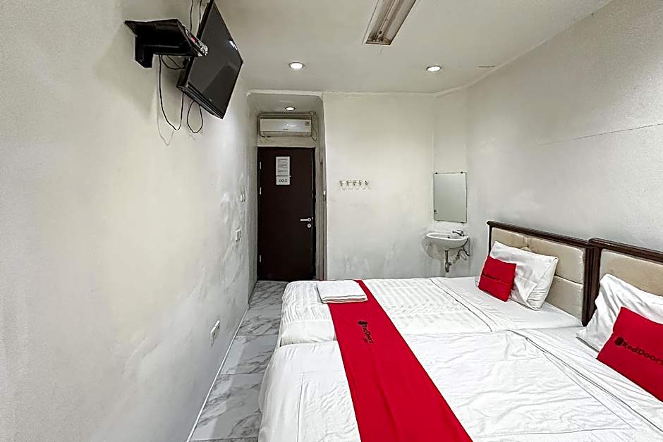 RedDoorz @ Taman Galaxy Bekasi