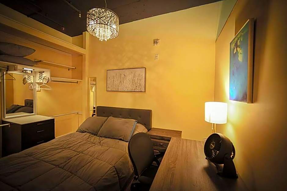 2 Full Beds, Rogers Place Downtown Central, Memorable 1 Bedroom Condo