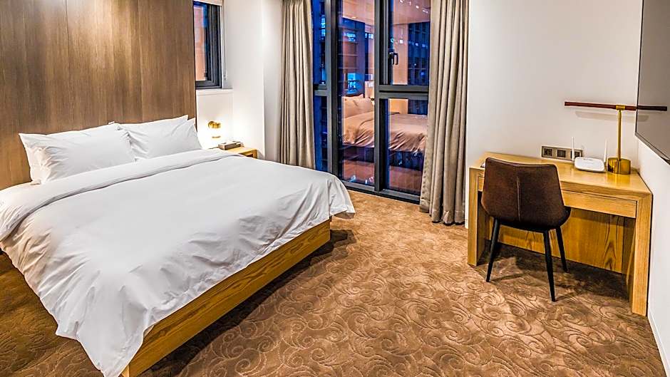 Ashton Hotel