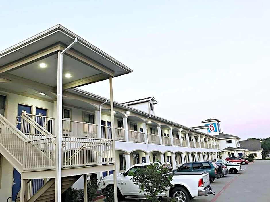 Motel 6-Rhome, TX
