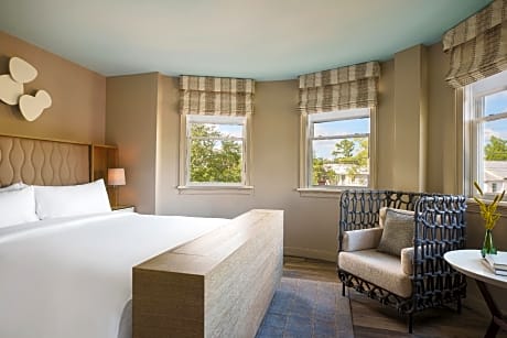 1 bedroom executive suite, 1 king, fireplace