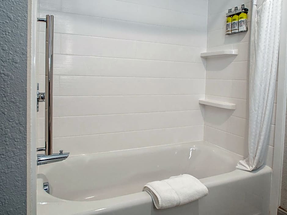 Holiday Inn Express & Suites - Oklahoma City Airport, an IHG Hotel