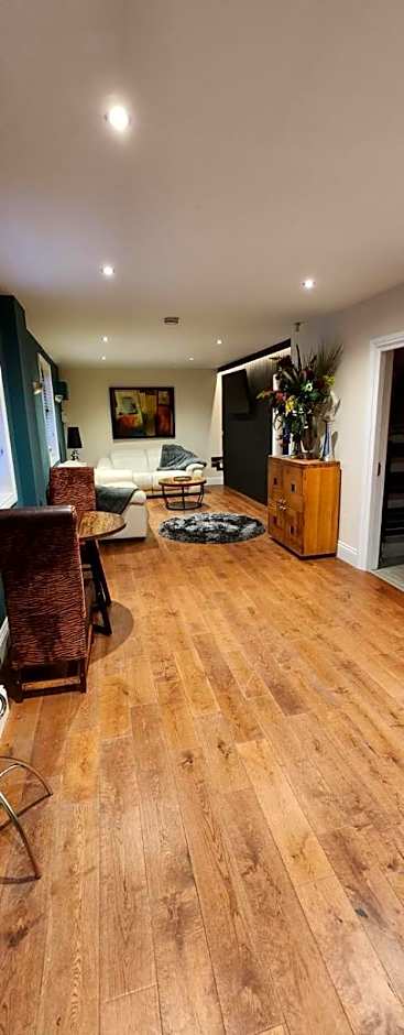 The Waterside Bar, Rooms & Restaurant