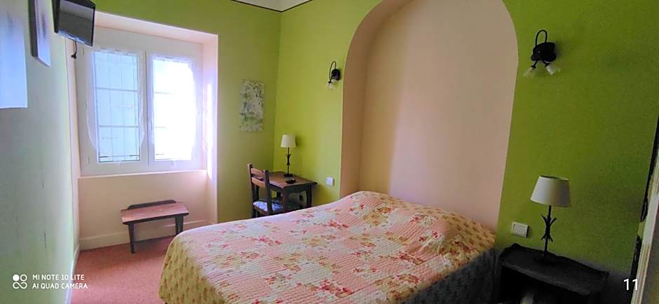 Hôtel et Restaurant Le Manoir - Echangeur A7-A9 - 24h-24h