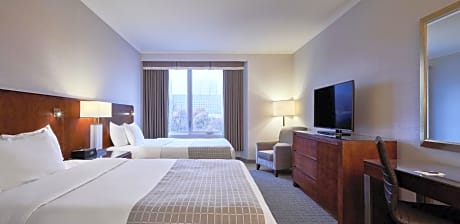 Queen Room with Two Queen Beds and Park View