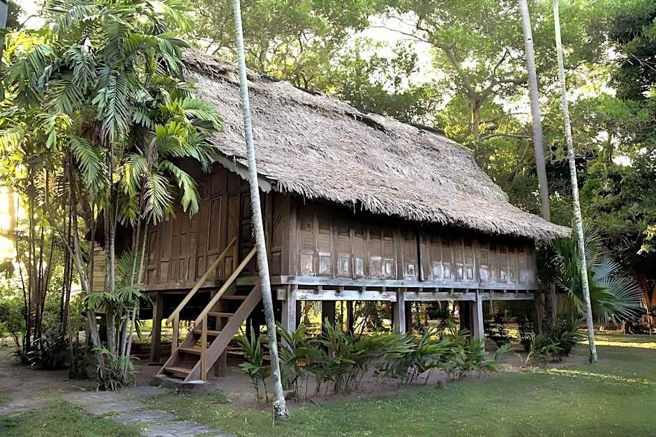 Bon Ton Antique Wooden Villas