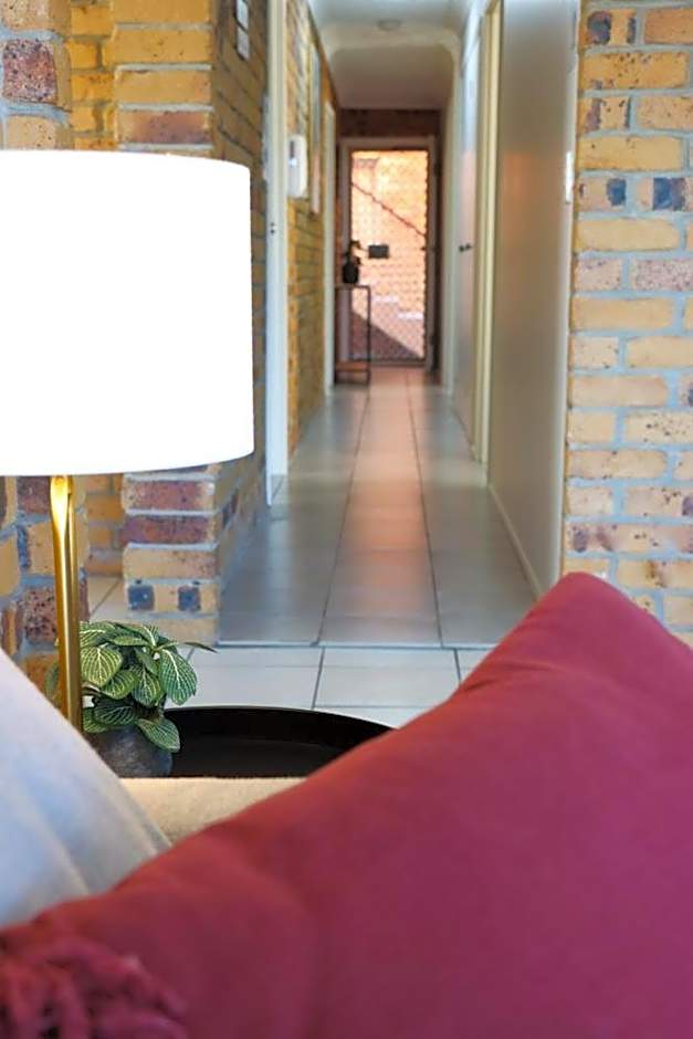 Kennedy Drive Boutique Motel & Nursery- Close To City Centre & Airport