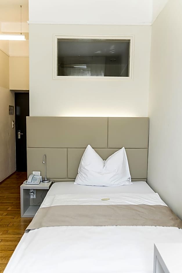 Kaiser von Österreich, Historik- und Thermalhotel