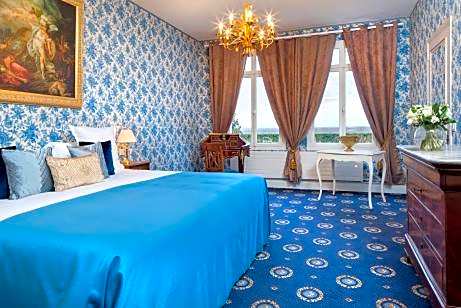 Chateau Le Prieure - Younan Collection