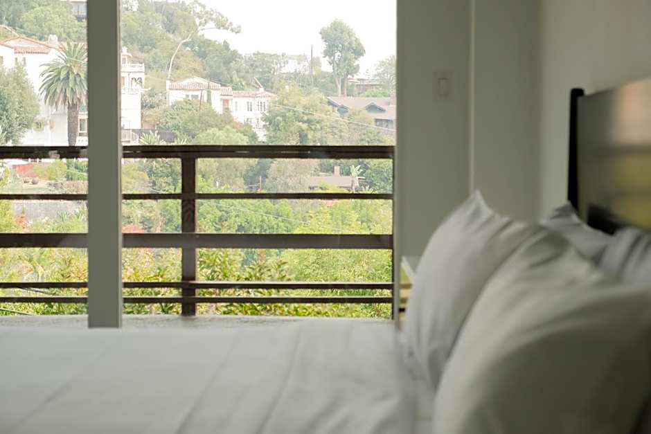 Hollywood Hills Hotel
