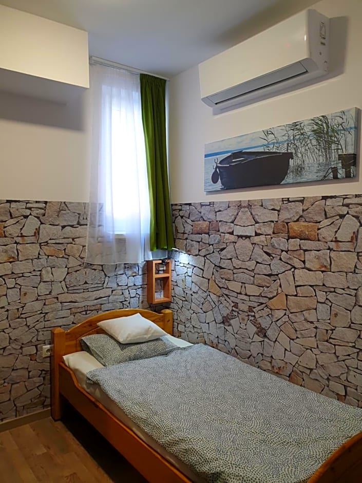 Kid Família Panzió Balatonszárszó