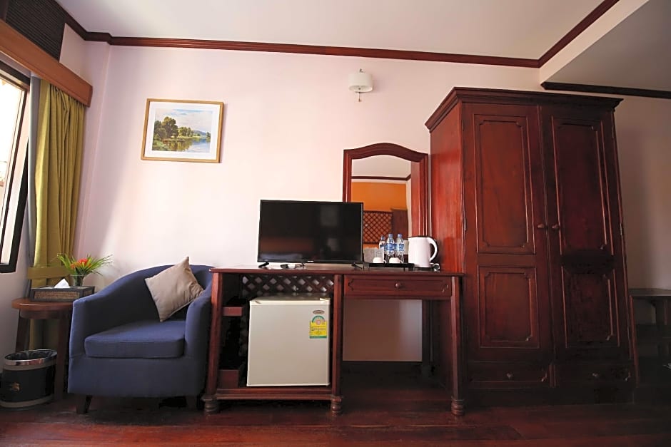 E-Outfitting VangThong Hotel