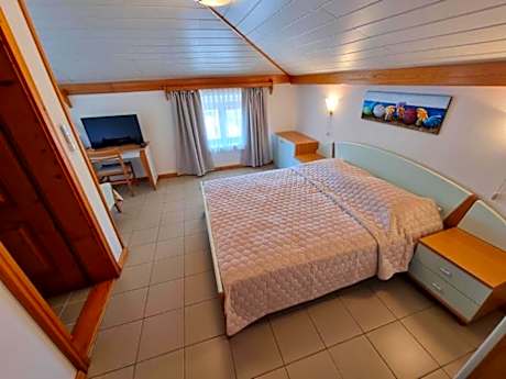 Deluxe Triple Room with Sea View