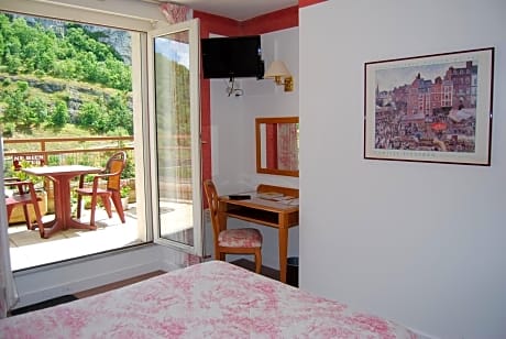 Superior Double Room with Terrace and valley view