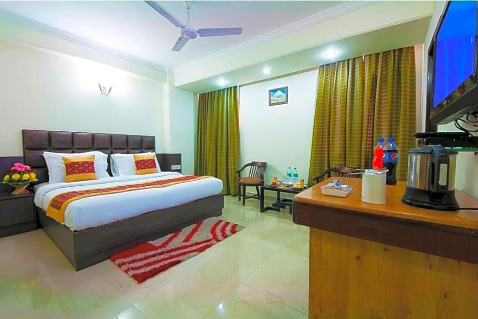 Capital O 2382 Hotel White House Continental