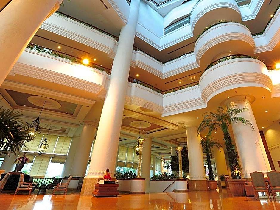 Montien Riverside Hotel