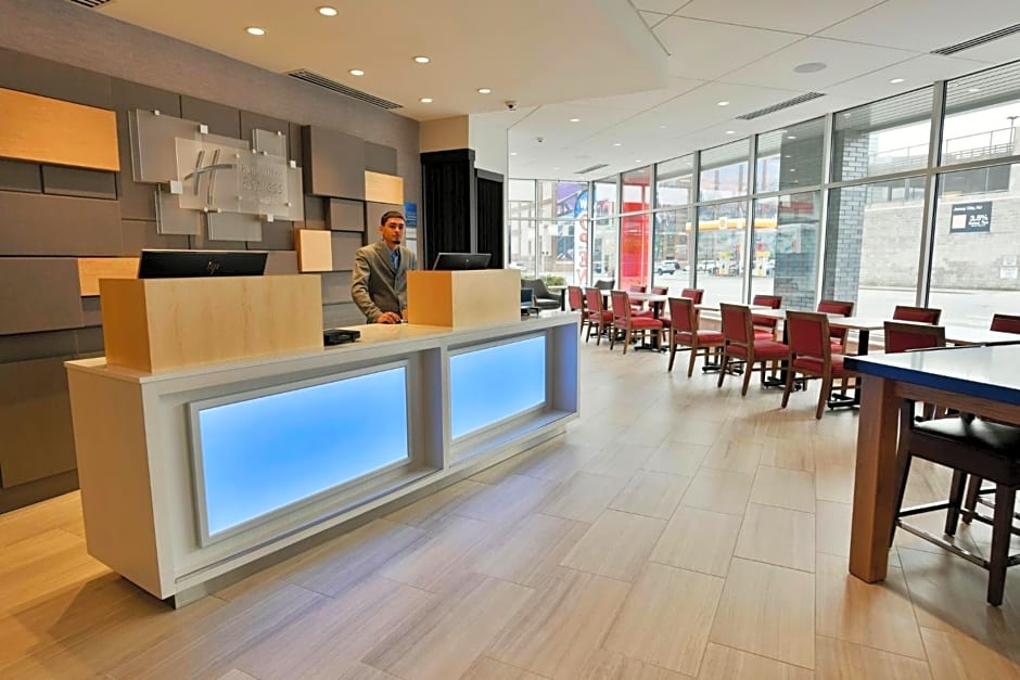 Holiday Inn Express & Suites Jersey City - Holland Tunnel