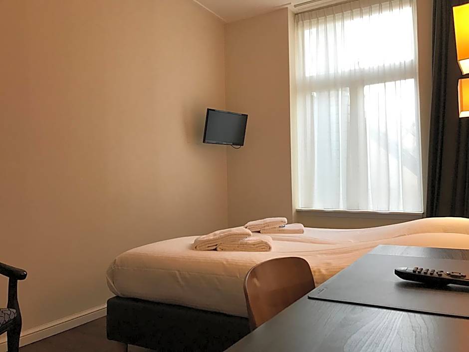 Hotel Carillon