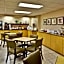 La Quinta Inn & Suites by Wyndham St. Pete-Clearwater Airport